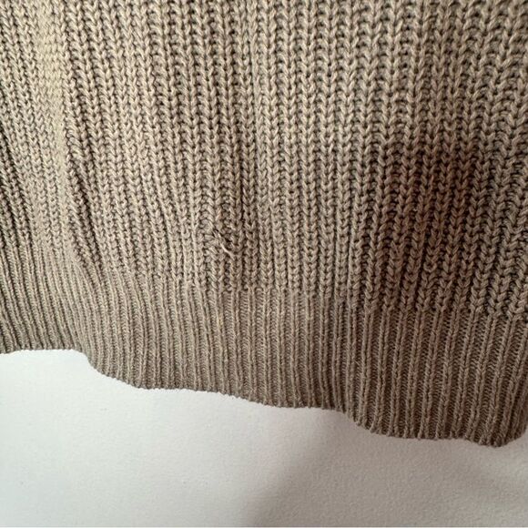 Urban Outfitters sweater size XS - Picture 3 of 6